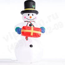 Фото: Фигура надувная. Снеговик с подарком 240 см
