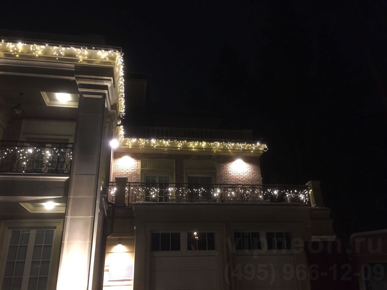 LED бахрома в световом украшении фасада